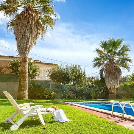 Villa Sleeps 6